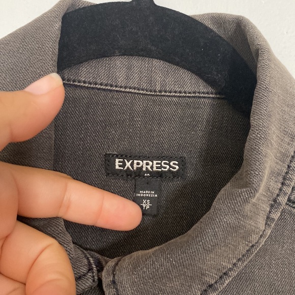 Express Women’s Long Sleeve Black Distressed Denim Button Up Jacket Size XS - Picture 5 of 9